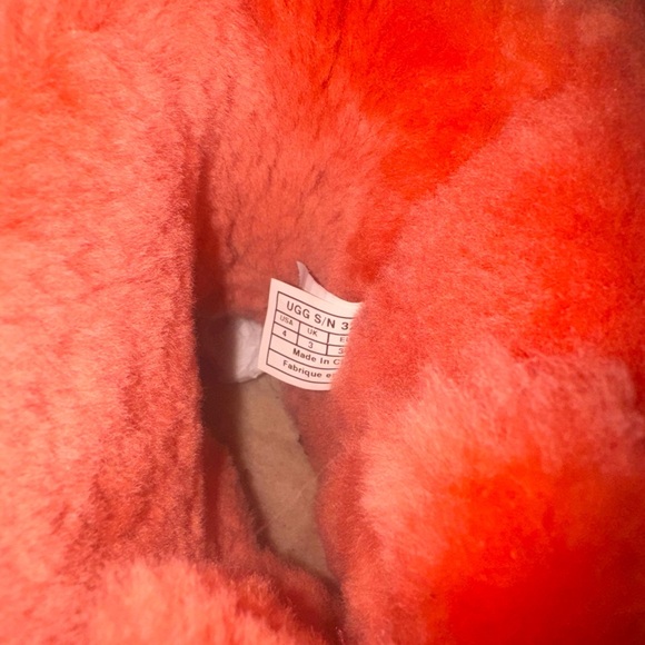 UGG Australia Girls Bailey Bow Boots – Shrimp (Size 4) - Picture 6 of 6